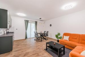 Apartmaji Gašperčič, NEJC