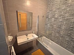 Spacious renovated 3 bedr in central of Bugibba