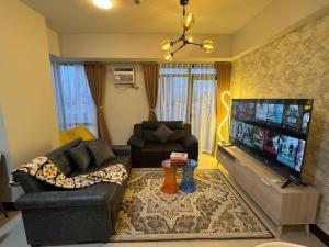 Modern Spacious 2BR 68 sqm Condo in Manhattan Heights Pool View
