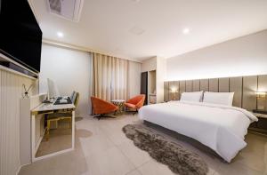 Munhyeon Signature Denbasta Hotel