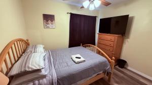 G7 Private Room with Smart TV Near Everything