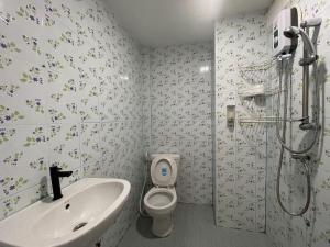 Pathomporn Fancy House