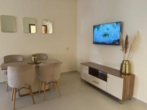 شقة جميلة وجديدة للإيجار قرب مدينة