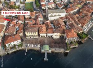 A due passi dal lago