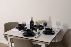 The Yellow Suite for Professionals at MK Central with Free Parking and Fast Wi-Fi