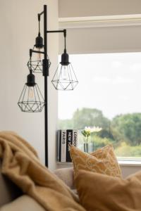 The Yellow Suite for Professionals at MK Central with Free Parking and Fast Wi-Fi