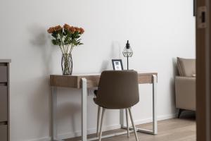 The Yellow Suite for Professionals at MK Central with Free Parking and Fast Wi-Fi