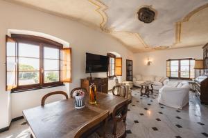 Villa with Pool - Unique Sea View - Free Parking