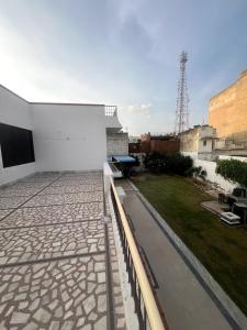Less than 500m from BITS Campus
