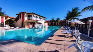 Apartamento Condomínio com Piscina