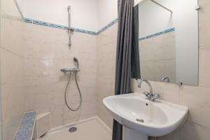 Appartements Le 8eme art - Free Parking, Fast WiFi, Calm - Top Angers, Families & Groupes : photos des chambres