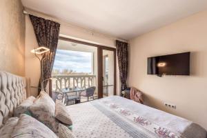 Summertime in Varna South Bay Beach Residence