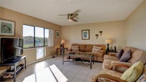 ST PETE BEACH TIERRA VERDE UPDATED on WATER PEACEFUL