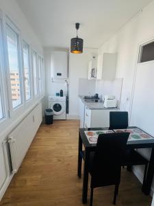 PROCHE CENTRE, Parking Gratuit