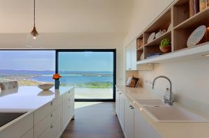 Luxury Glass Villa with Hot Tub & Sea Views - Connemara