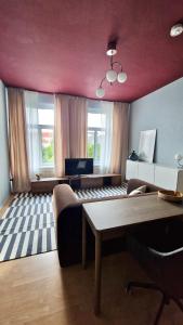 Stylish & sunny Apt near River