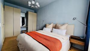 Stylish & sunny Apt near River