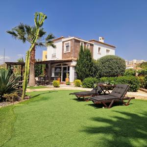 Luxury villa with view and garden near Alicante
