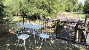 Villas Magnifique Moulin proche Chablis, jacuzzi et riviere : photos des chambres