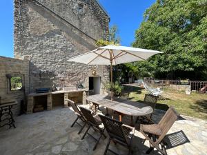 Villas Magnifique Moulin proche Chablis, jacuzzi et riviere : photos des chambres