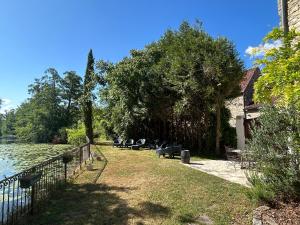 Villas Magnifique Moulin proche Chablis, jacuzzi et riviere : photos des chambres