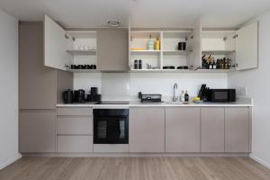 Quiet and Large with Free Parking Ideal for Families and Business Stays