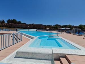 Maisons de vacances Charmante Maison Duplex en residence avec piscine a Monflanquin : photos des chambres