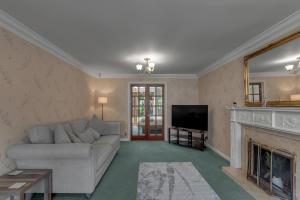 6br Home Sleeps 11 Families & Business Groups