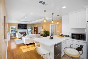 The Luxe Escape | Near LAX & West LA Hotspots