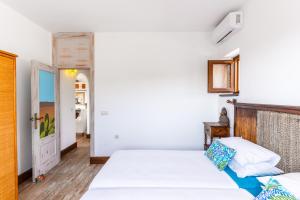 Villa for 4 with feature pool & great reviews
