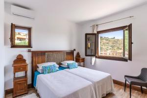 Villa for 4 with feature pool & great reviews