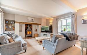 Countryside Haven near Silverstone with pool and tennis court