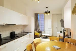 Le Marais Sunshine Apt 5 bdrs 3 mins to metro N3-10