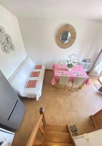 DOUCEUR D AZUR maison climatisée 1 à 4 personnes avec jardinet piscine et parking idéal séjour pro ou détente