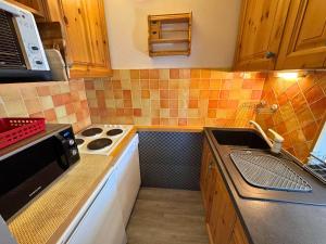 Confort spacieux pour 10 aux Ménuires, ski-inski-out - FR-1-452-239