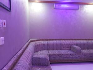 شقه مفروش بالمجاردة