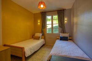 Complexes hoteliers Maison 3 ch calme, jardin, Le nid des Chenes : photos des chambres