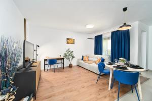 Sunset view Central Tudor apartment - by Open House