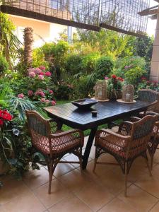 Maisonette on the beach with small garden