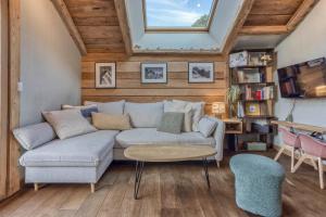 AO HOUSE - PRAKKA High Camp