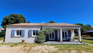 Maisons de vacances Maison avec piscine et jolie vue : photos des chambres