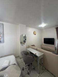 Appartements Un joli studio avec terrasse : photos des chambres