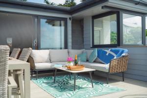 FERRYPOINT - 3 Bed Stylish Beachfront Retreat