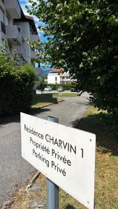 Appartements A 5 minutes du lac,studio 30m2,tout confort, parking prive gratuit, lit queen-size : photos des chambres