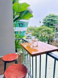 305MSNK Luxe Twin Studio I Balcony & Kitchen