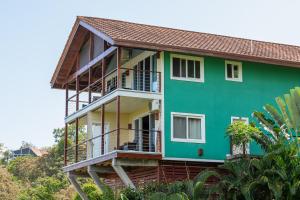 Palm Luxury King Suite, Pool, ocean views, beach short walk West Bay West End