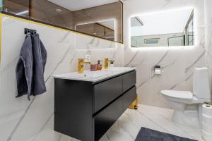 Modern apartment with jacuzzi and sauna