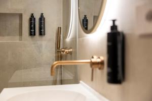 Hi Hotels Sirmione - Lakeview Pool