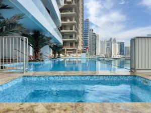 Modern 1BR with Private Jacuzzi in Business Bay