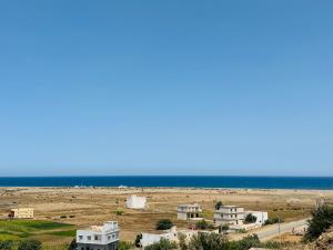 between sea and mountain,